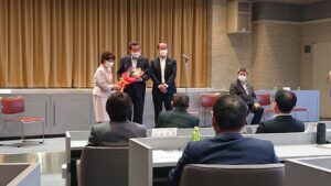 花田東海市新市長が挨拶にお越しになられました。