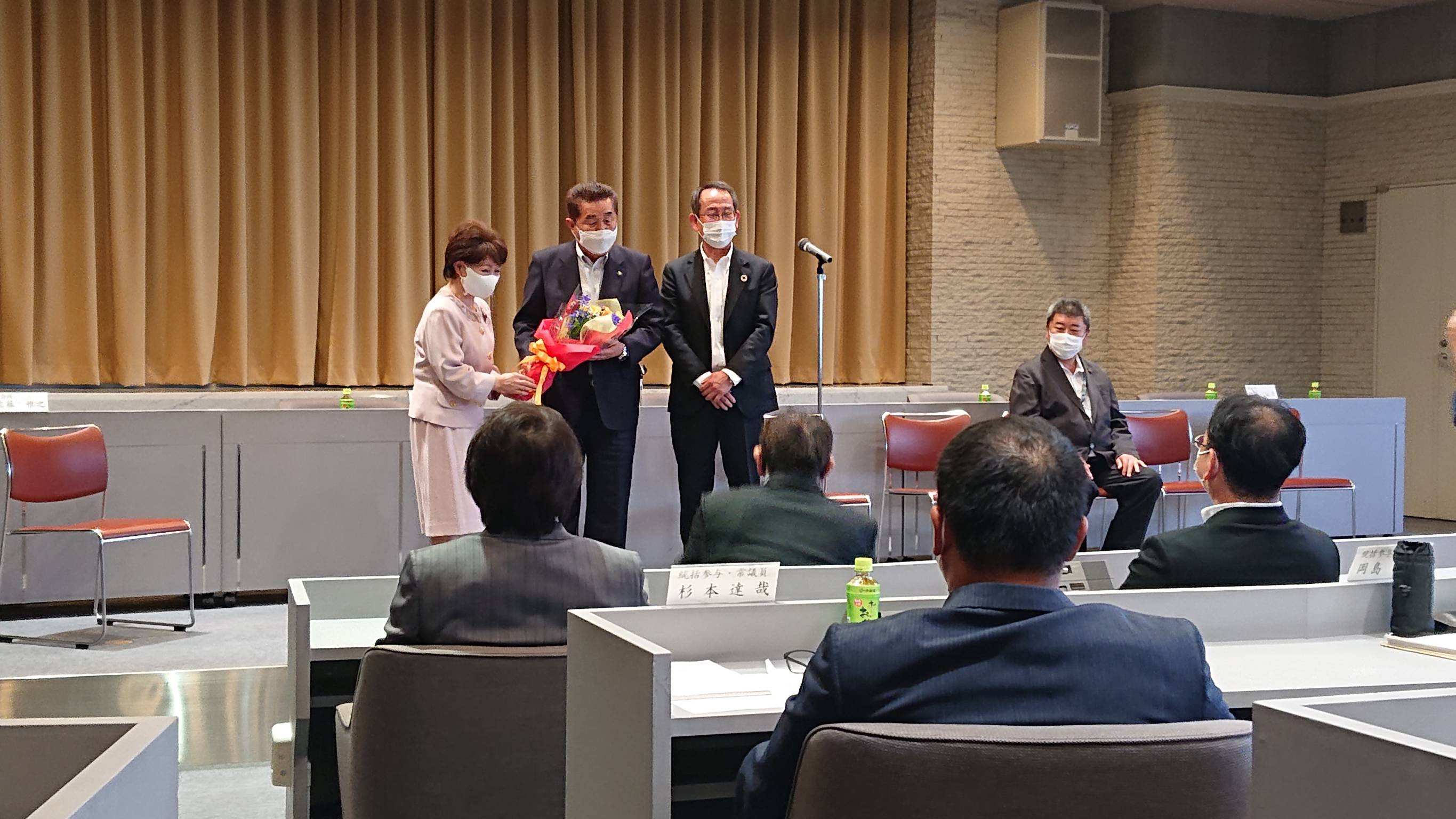 花田東海市新市長が挨拶にお越しになられました。